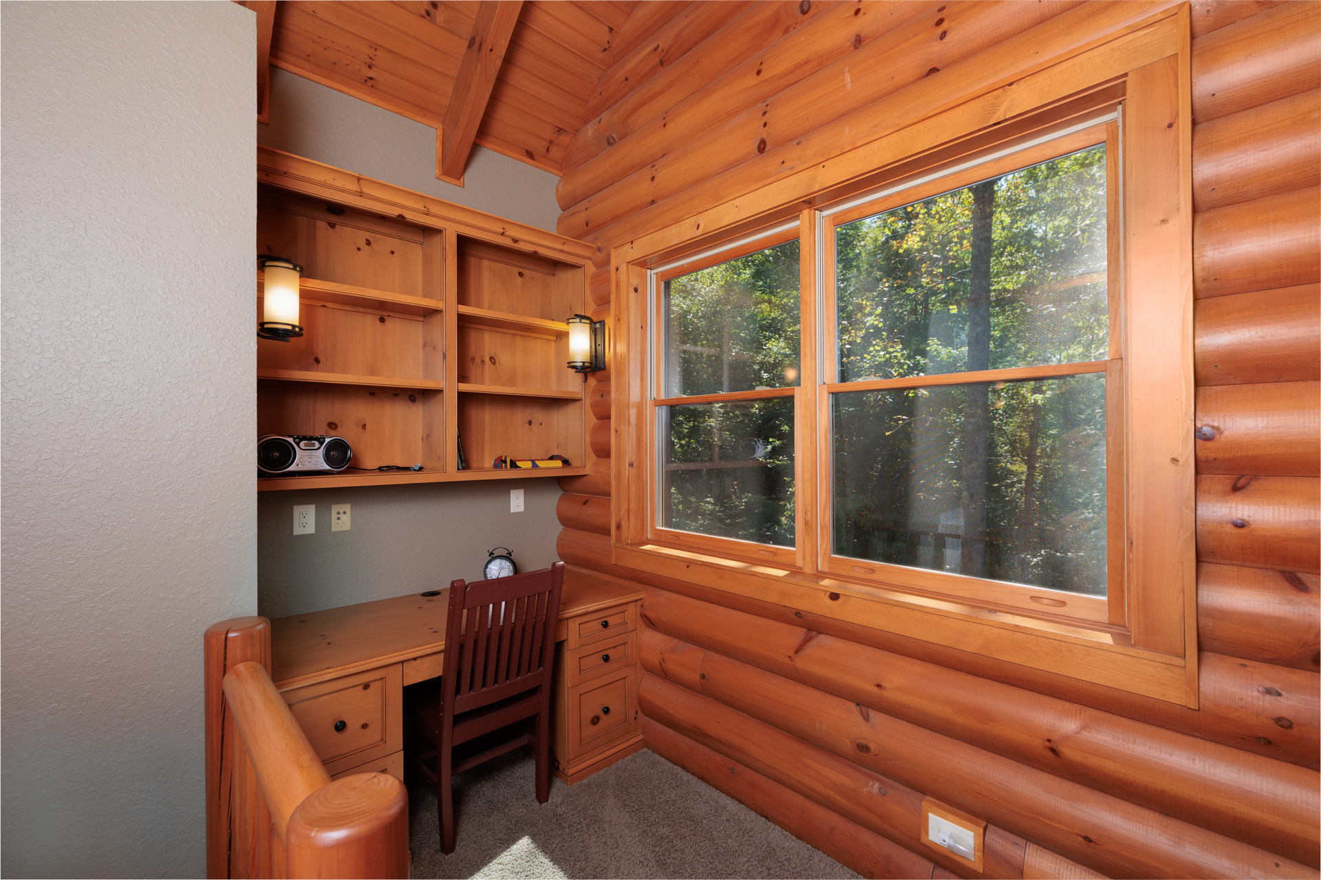 Peaceful Paradise log cabin on Fontana lake