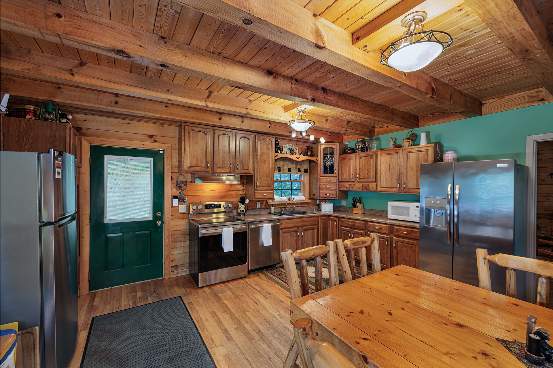 Whistle Stop Log cabin 6 bedroom group vacation rental